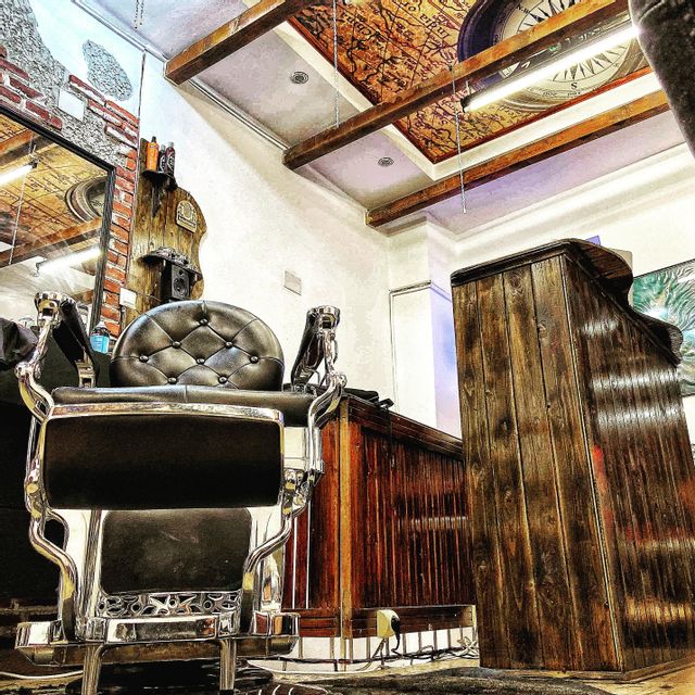 imagine galerie Dependent Barber & Salon 2