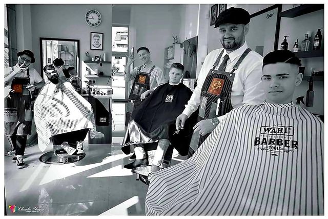 imagine galerie Barbur's Barber Shop 0