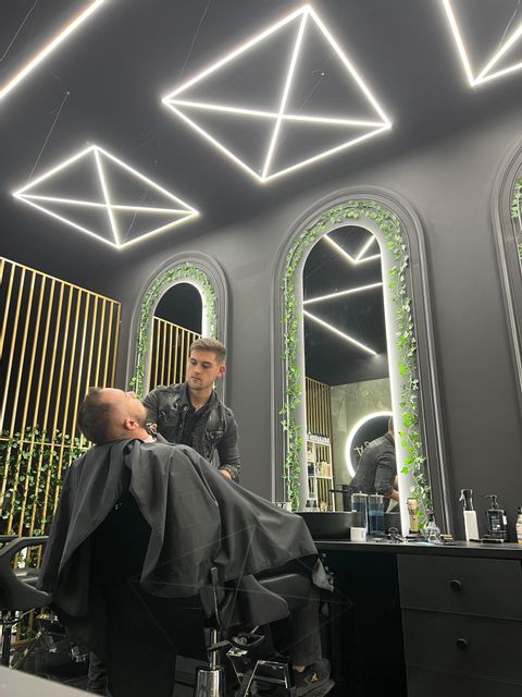 imagine galerie Zen Cut Barbershop  Value Centre 3
