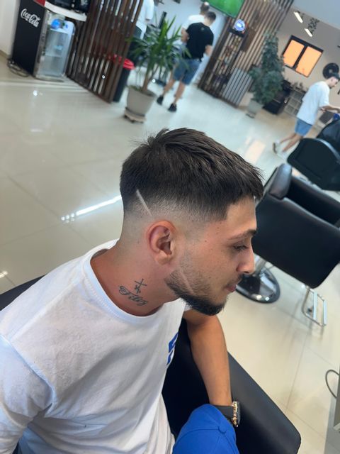 imagine galerie Dorin Tudoroiu Salon 💈 Alexandru Petre 💈 4