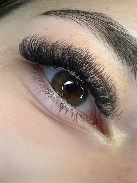 imagine galerie Anna Lashes 2