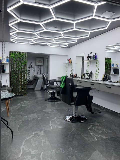 imagine galerie Rav The Barber 0