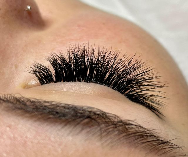 imagine galerie Zina Lash Technician 3