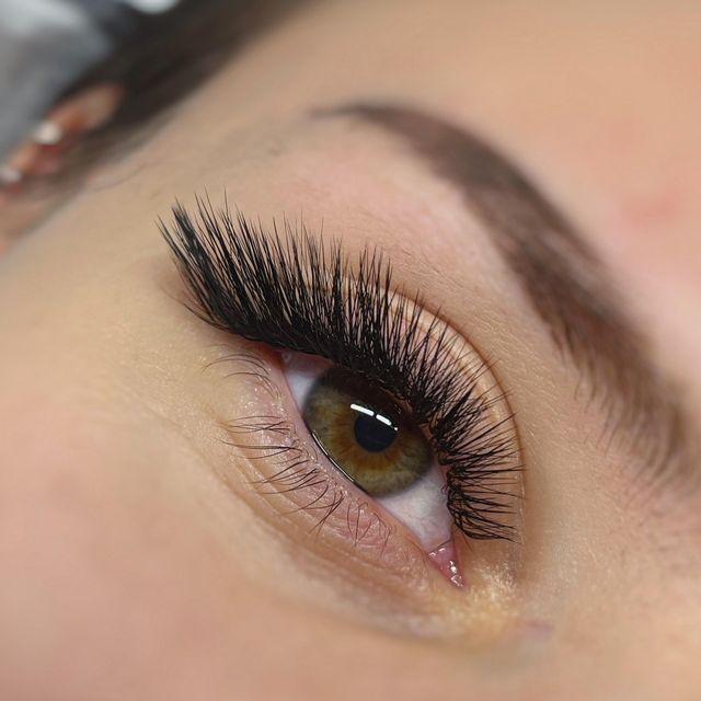 imagine galerie Nena- lash therapist (salon L’Atelier by Denise) 1