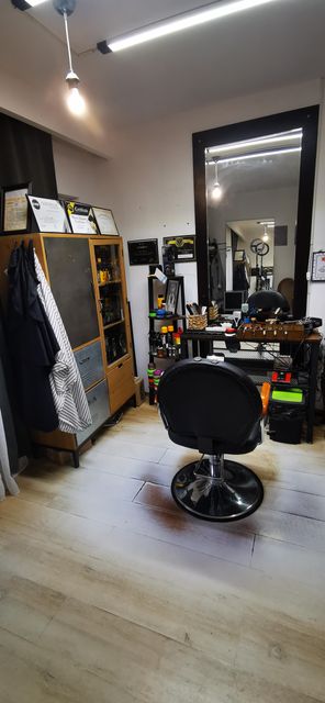 imagine galerie Tom's Barbar Barber Studio 0