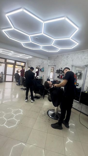imagine galerie District Barbershop 3