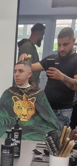 imagine galerie Barber shop Madalin si Alin 3