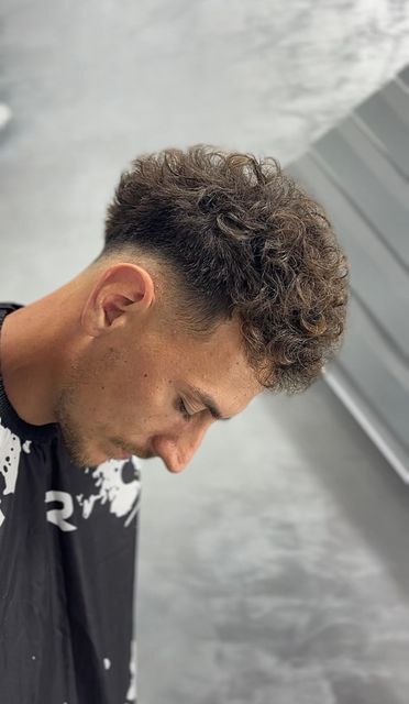 imagine galerie Barbering by Alex Măgureanu 2