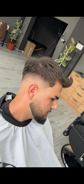 imagine galerie Adrian Suciu Barbershop & Nails 3