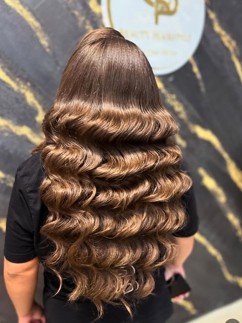 imagine galerie Carmen Popa hairstyle 5