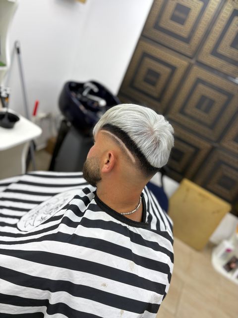 imagine galerie Dom Royal Barber Shop  5