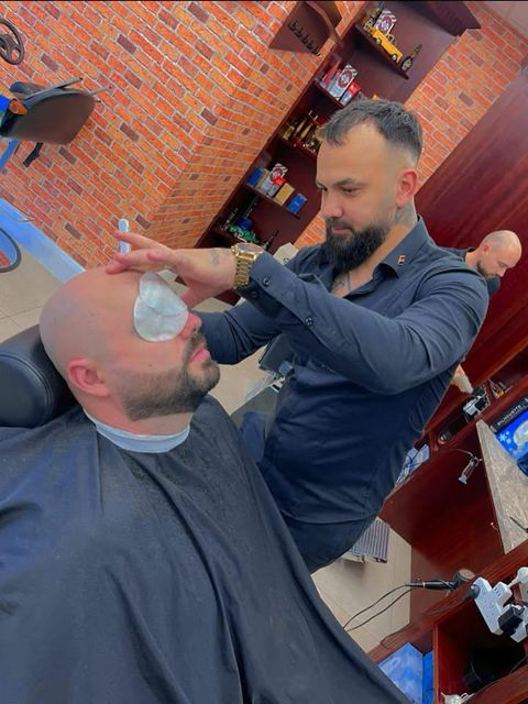 imagine galerie Dom Royal Barber Shop  6