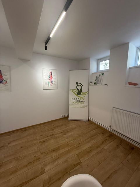 responsive image 56