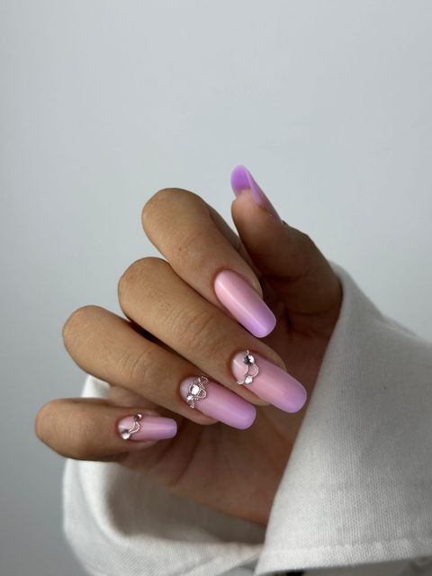 imagine galerie Laura Tomosoiu Nail Technician 2