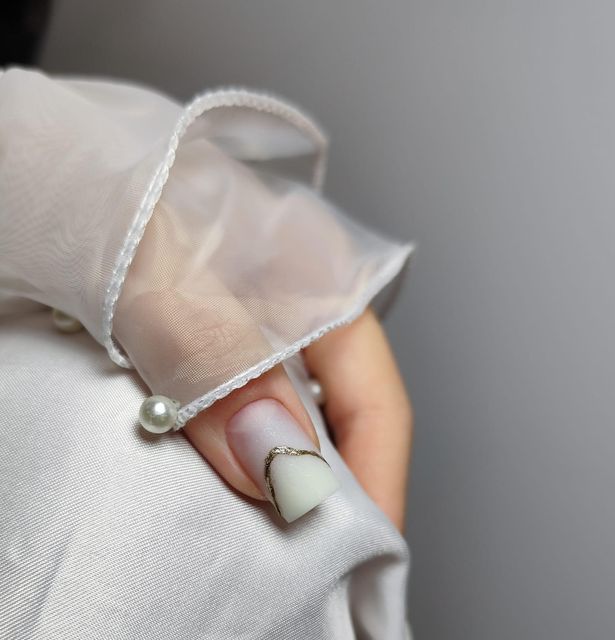 imagine galerie Laura Tomosoiu Nail Technician 3