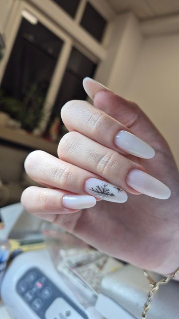 imagine galerie Negru Isabela nail tech 4