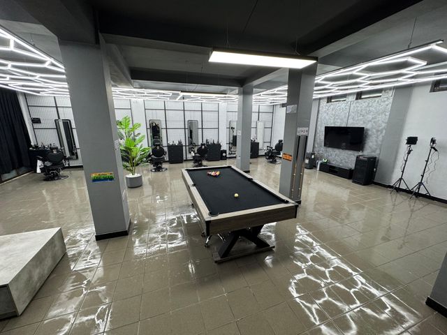 imagine galerie SuperLuigi Academy & Barbershop 1