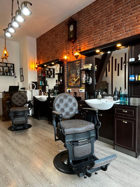 imagine galerie The Gentlemen’s Society by Hasan 1