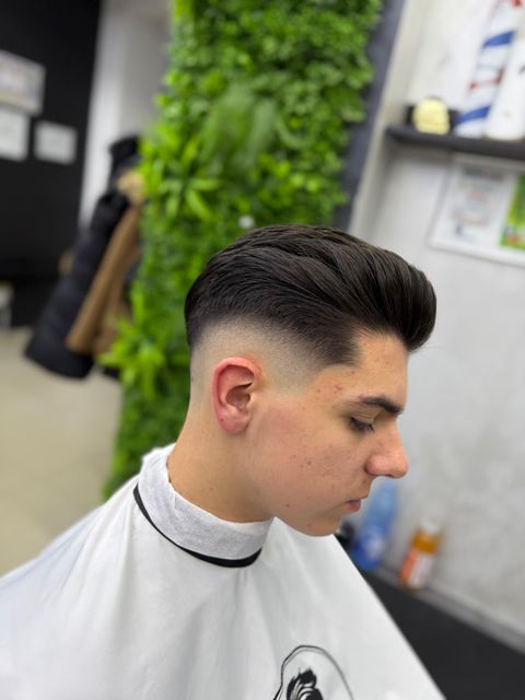 imagine galerie BLACK AND WHITE BARBER SHOP 4