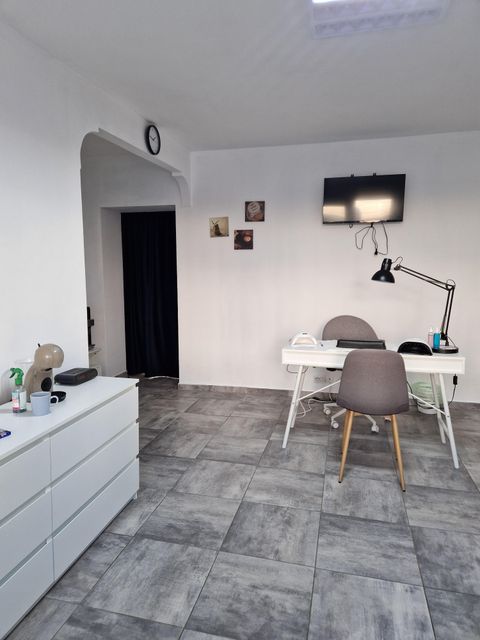 responsive image 34