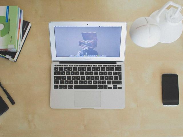 responsive image 162