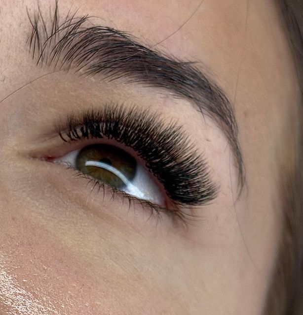 imagine galerie Adina Lavinia Trestian lash artist 4