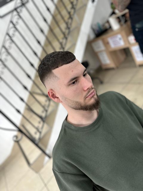 imagine galerie Weird Barber Shop 2