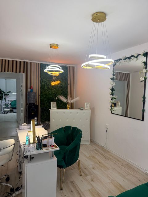 responsive image 102