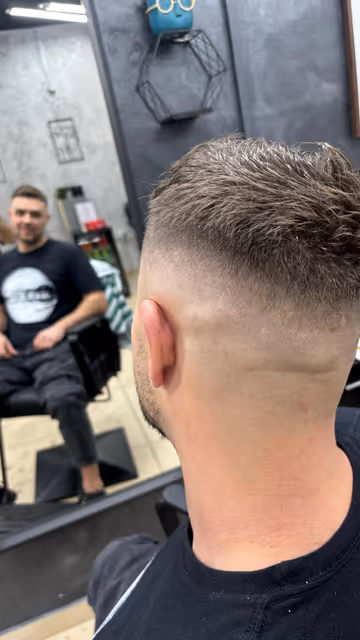 imagine galerie Sicarios Hair Studio Aurora 5