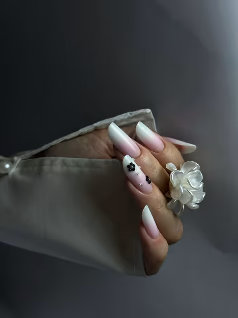 imagine galerie Celina Magic Nails 3