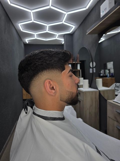 imagine galerie C6 Men’s Salon 5
