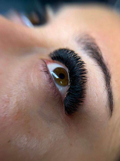 imagine galerie Miruna Lashes 3