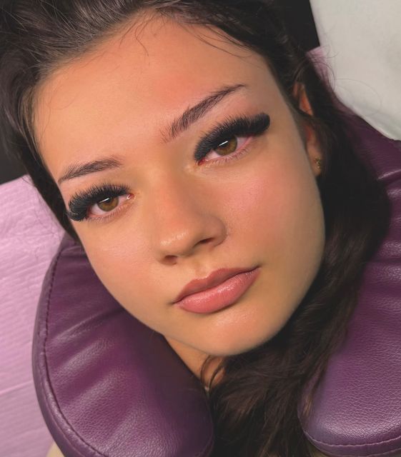 imagine galerie Miruna Lashes 5