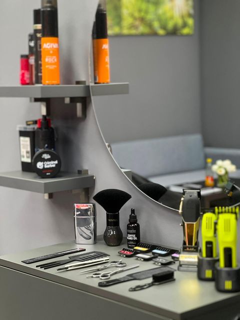 imagine galerie Busu The Barber 2 1