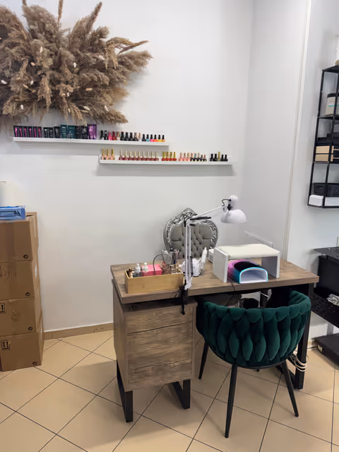 imagine galerie Corina Lazăr Nails & Trainer 4