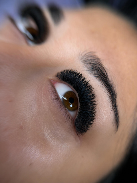 imagine galerie Miruna Lashes 2