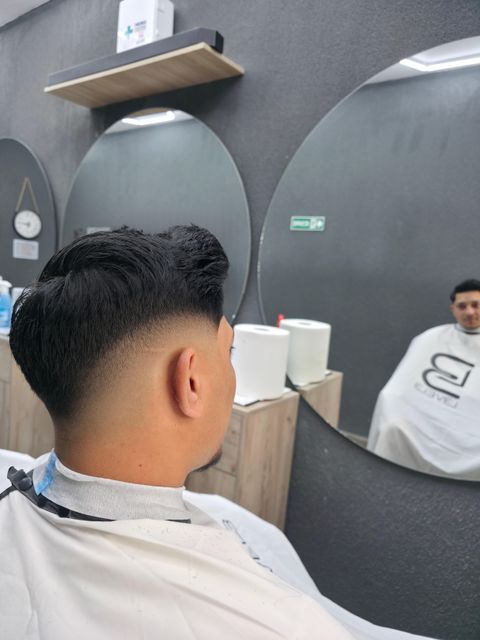 imagine galerie C6 Men’s Salon 3