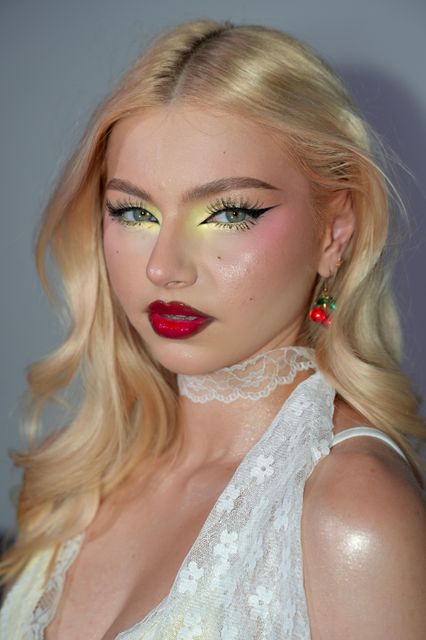 imagine galerie Emma Rotaru Makeup 3