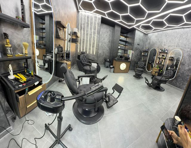 imagine galerie MOON BARBER 3