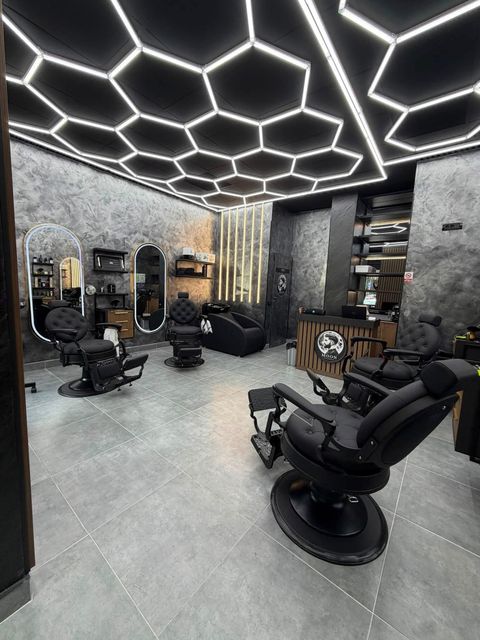 imagine galerie MOON BARBER 4