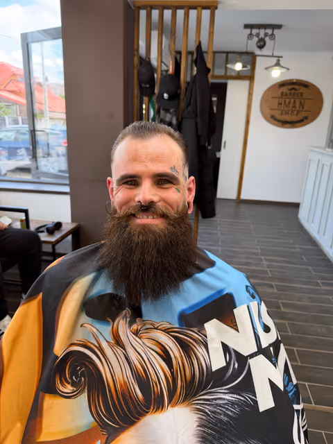 imagine galerie H Man Barber 4