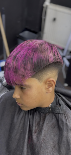 imagine galerie Lux barber 1